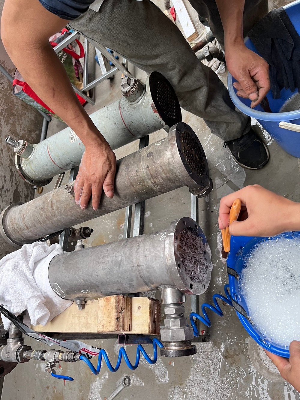 So sánh hiệu quả trước và sau khi vệ sinh tẩy cáu cặn dàn ngưng tụ