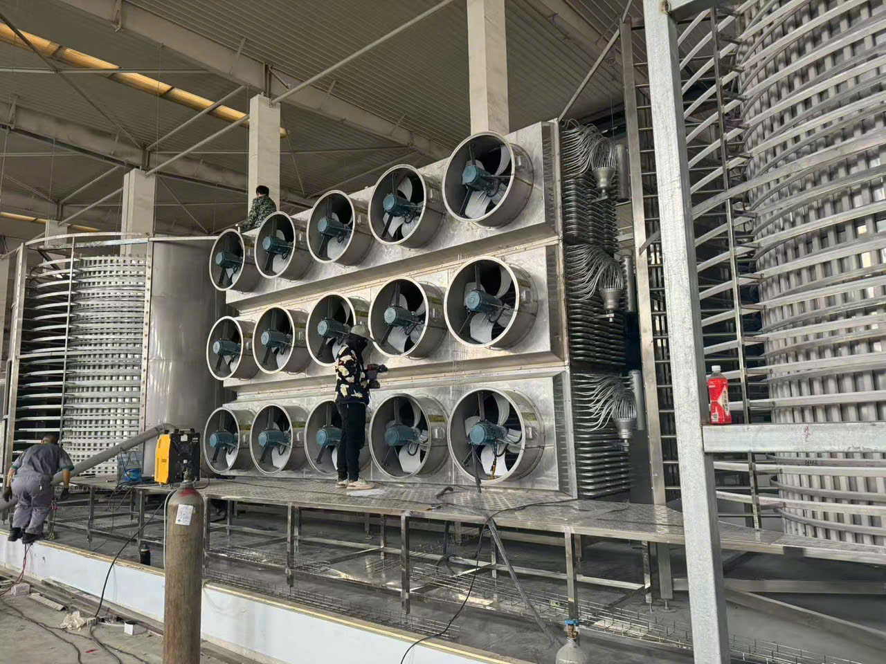 Hệ thống băng chuyền IQF dạng xoắn ốc tiết kiệm diện tích cho nhà máy thủy sản